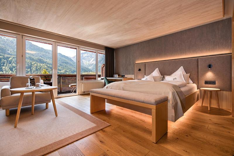 Deluxe Double Room with Balcony image 1