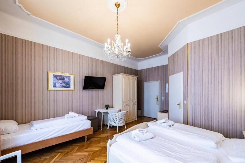 Comfort Triple Room image 2