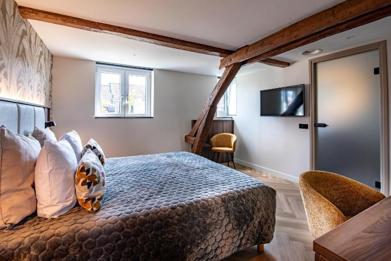 Comfort Double Room with Rain Shower image 2