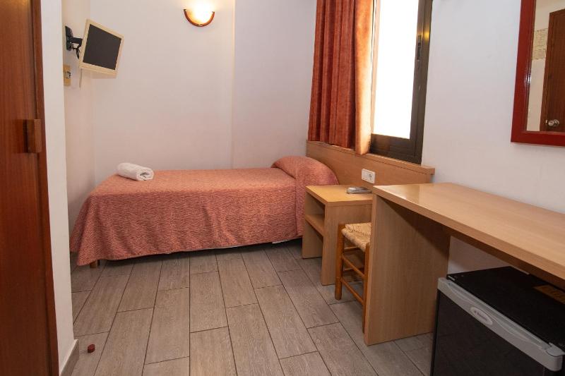 Single Room image 4