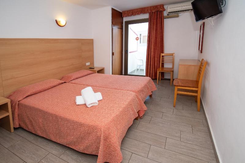 Twin Room with Air-Conditioning image 2
