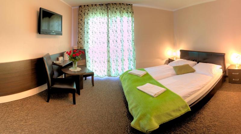 Double Room with Balcony image 4