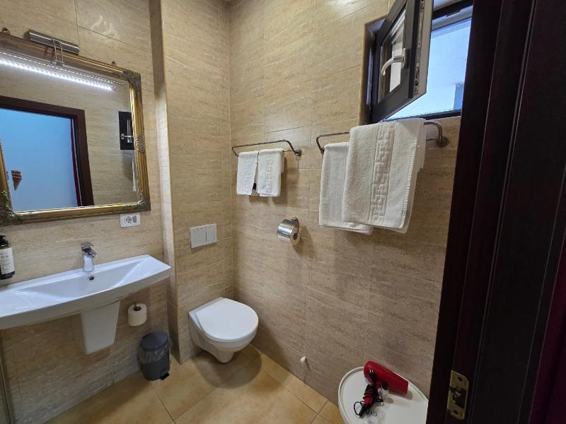 Room 2 Deluxe double en-suite with freestanding bath, 1 car parking space image 2