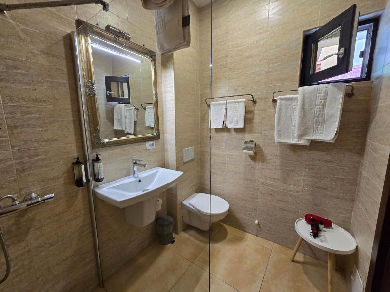 Room 2 Deluxe double en-suite with freestanding bath, 1 car parking space image 3