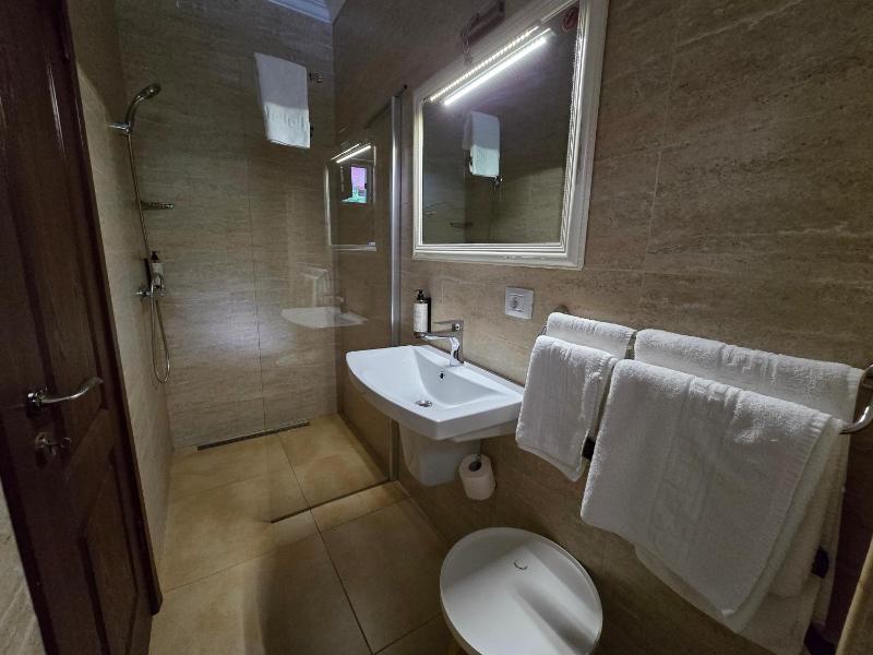 Superior Double Room 3 No Parking  image 2