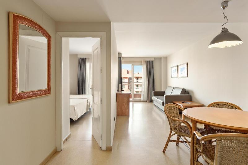 One-Bedroom Apartment (2 Adults + 1 Child) image 1