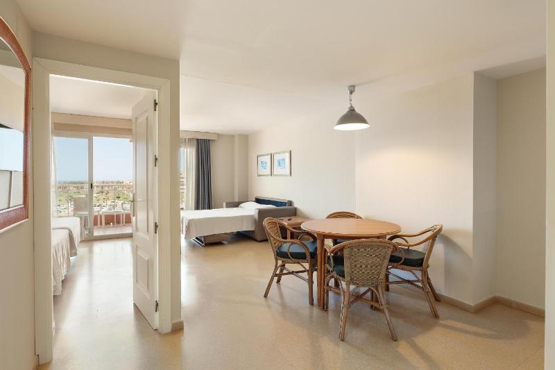 One-Bedroom Apartment (2 Adults + 1 Child) image 3