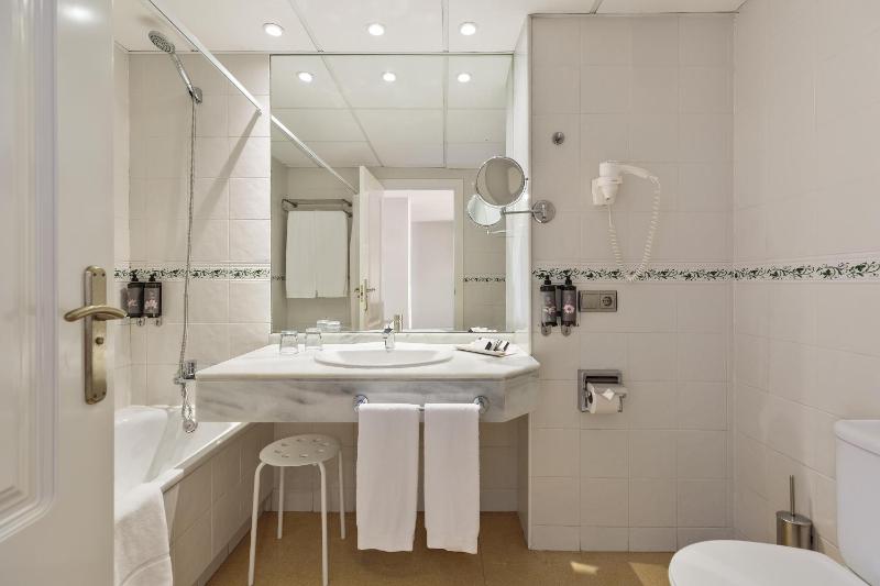 Standard Double Room (2 Adults) image 1