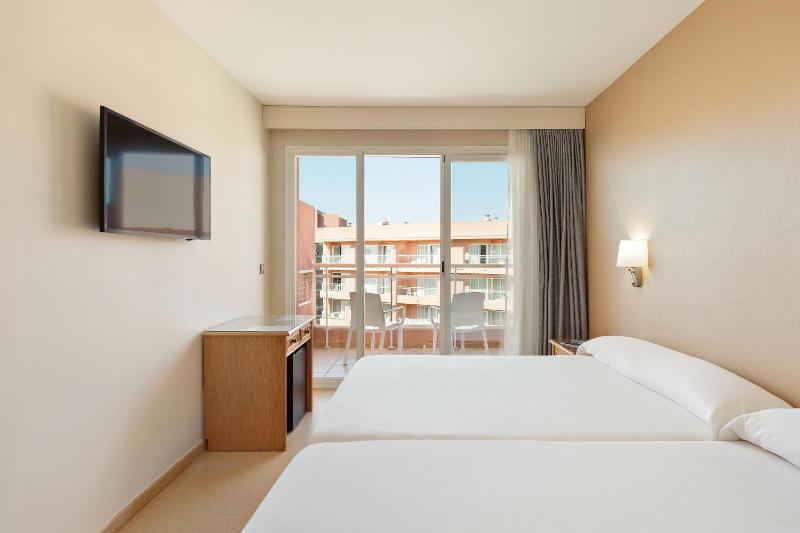 Standard Double Room (2 Adults) image 3
