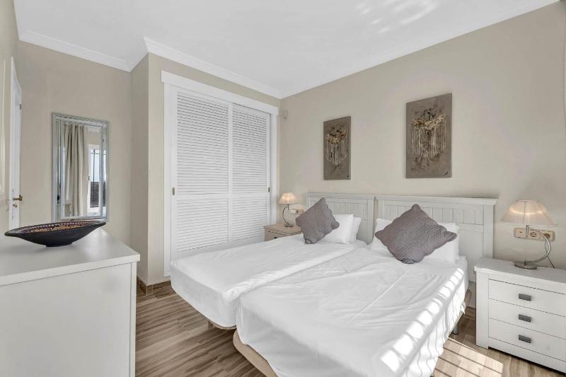 Three-Bedroom Apartment with Sea View image 4