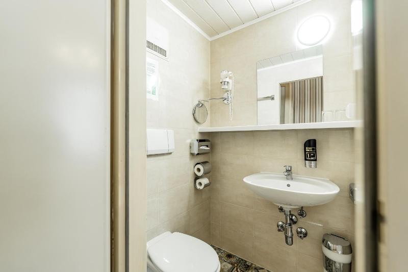 Comfort Quadruple Room image 2