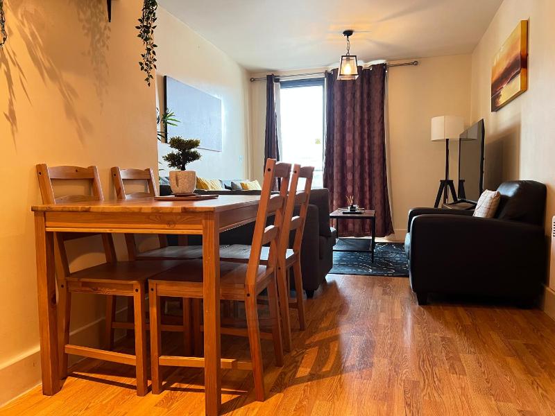 Central Birmingham Apartment - Balcony & Netflix - image 16