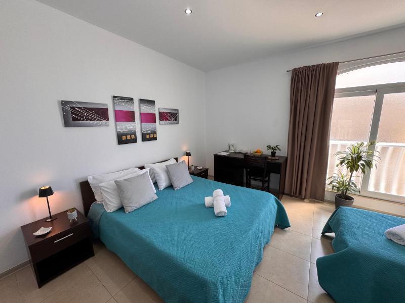 Quadruple Room image 3