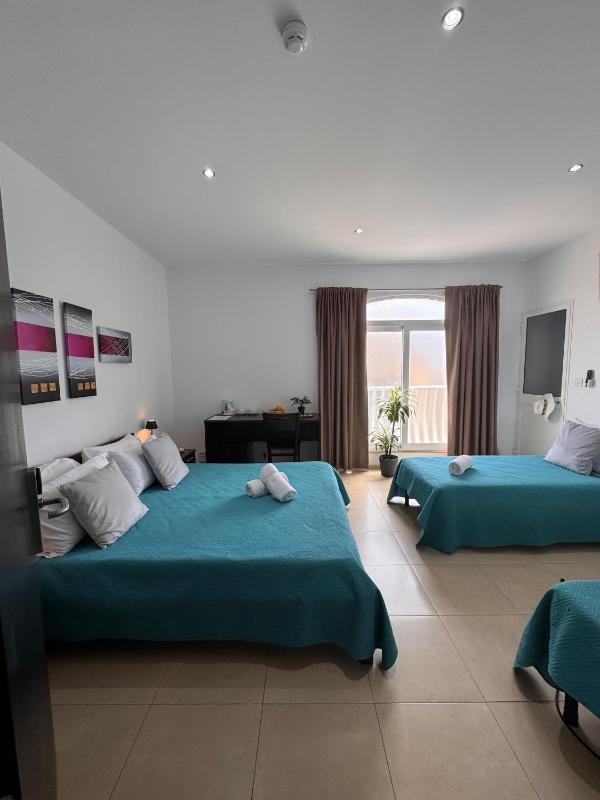 Quadruple Room image 4