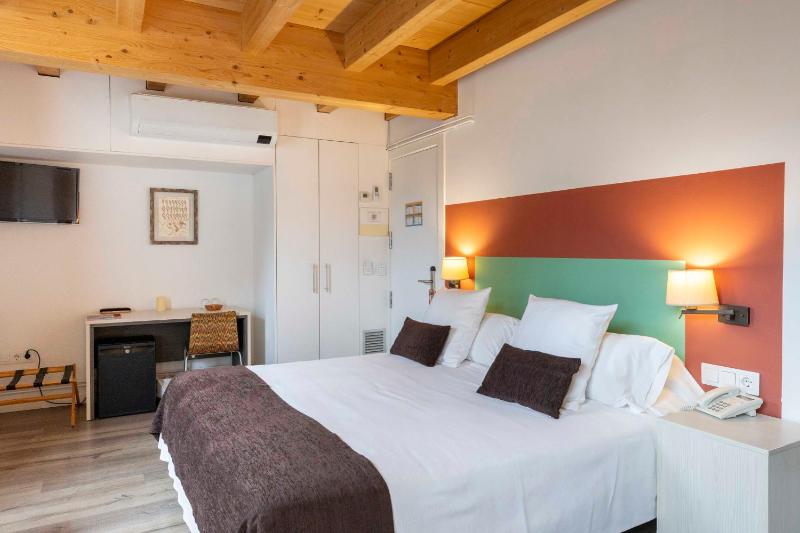 Superior Double Room image 3