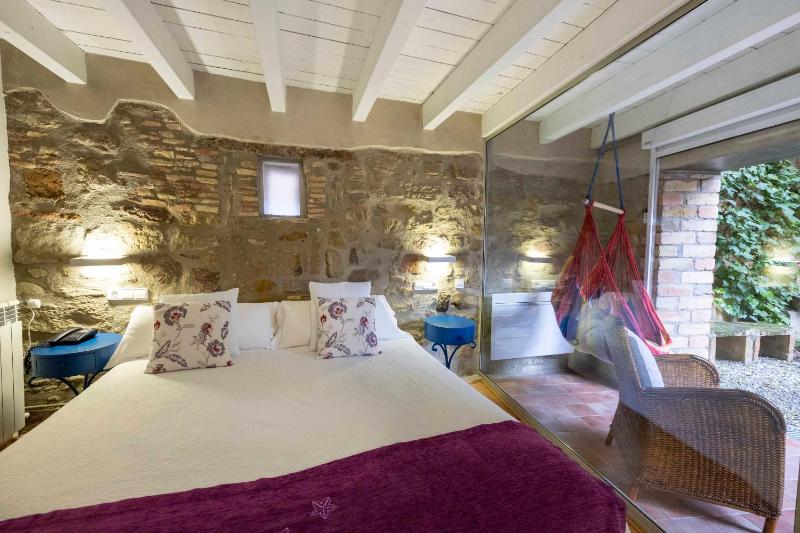Deluxe Double Room with Private Garden image 3