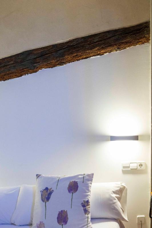 Duplex Room with Fireplace image 2