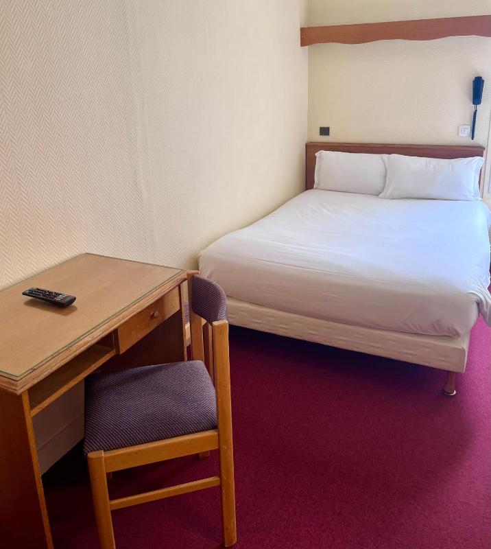 Double Room image 1