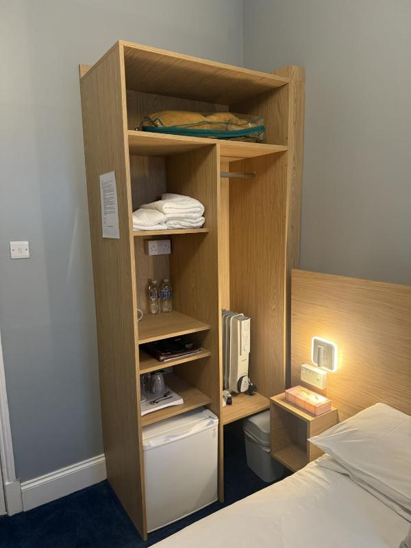 Standard Double Room image 4