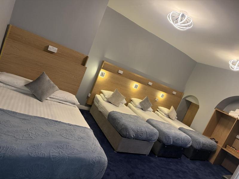 Superior Family Room image 3