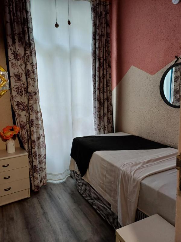 Single Room with Shower and Shared Bathroom image 3
