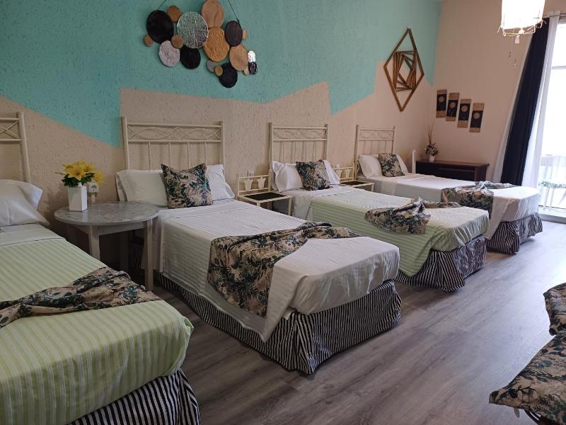 Quadruple Room with Shared Bathroom image 4