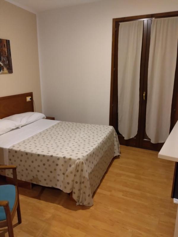 Single Room image 3