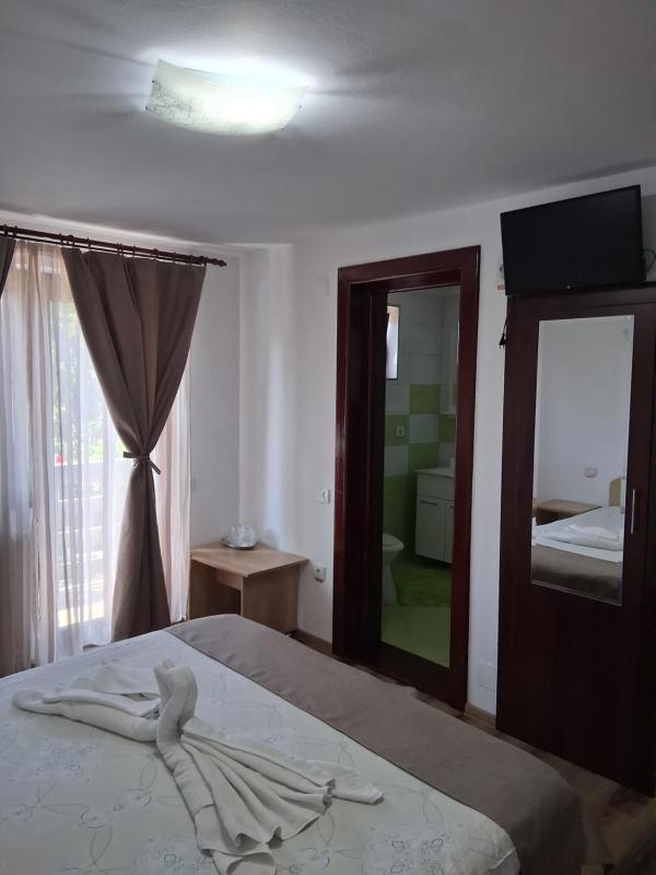 Double Room with Mountain View image 2