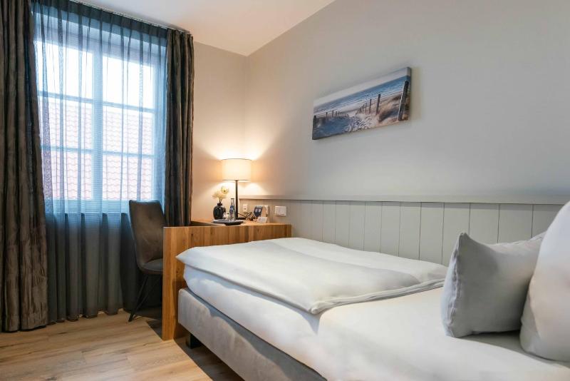 Single Room image 4