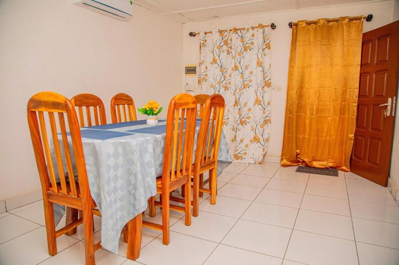 F2 apartment in Cotonou - image 7