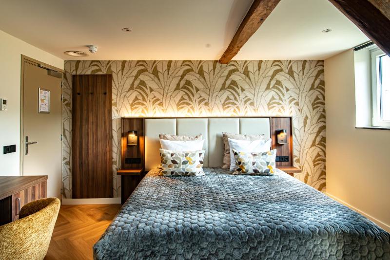 Comfort Double Room with Rain Shower image 3
