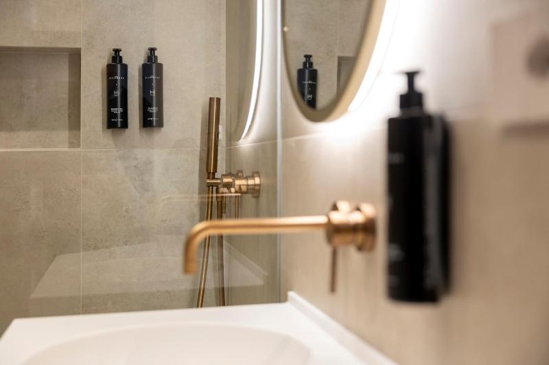 Hi Hotels Sirmione - Heated Lakeview Pool - image 50