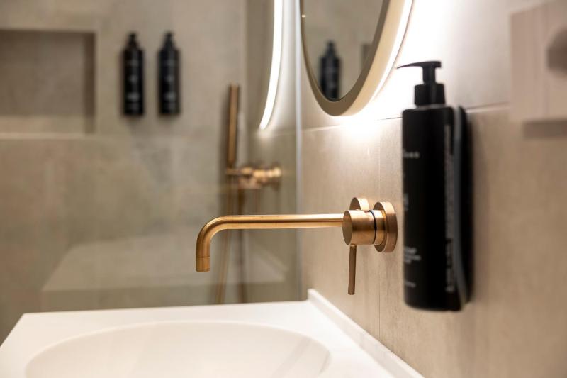 Hi Hotels Sirmione - Heated Lakeview Pool - image 35