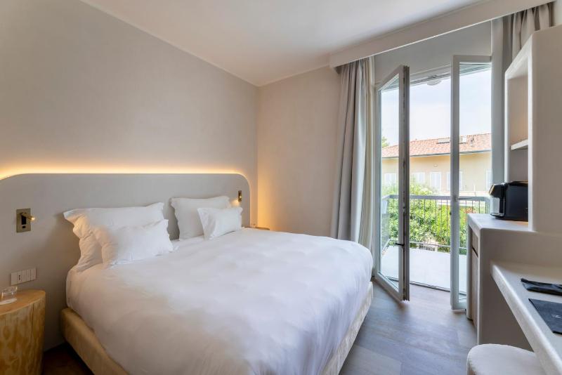 Hi Hotels Sirmione - Heated Lakeview Pool - image 23