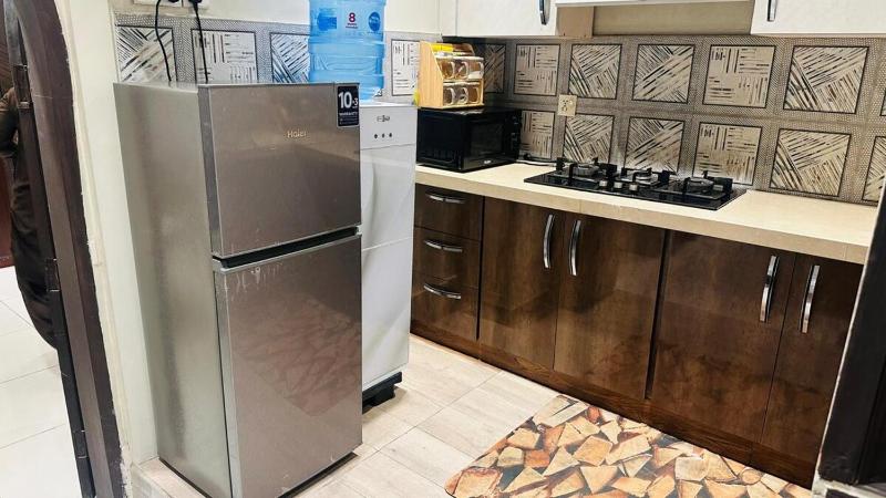 Modern 2BR near Clifton Sea View 5min Netflix Parking - image 15