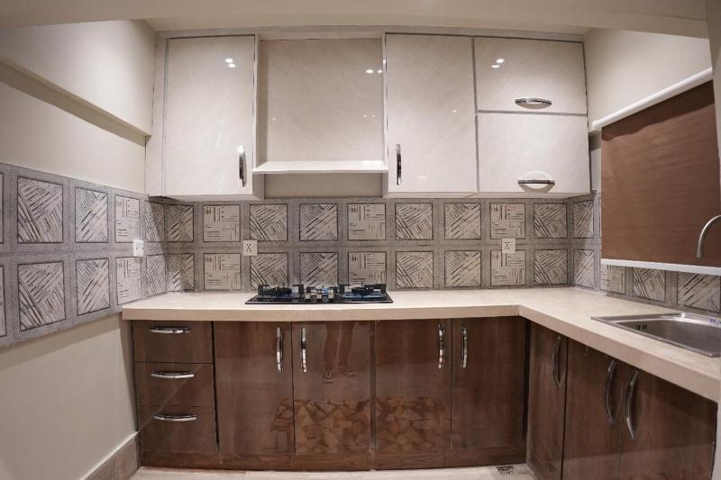 Modern 2BR near Clifton Sea View 5min Netflix Parking - image 7