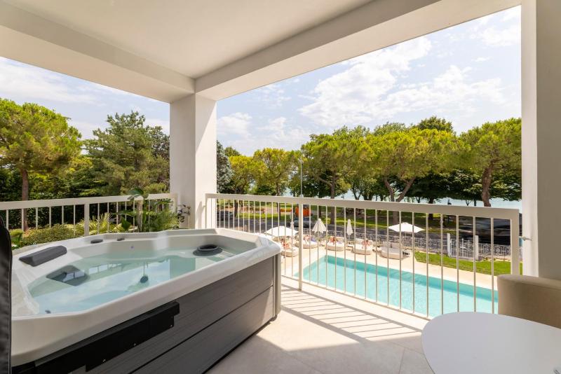 Junior Suite with Private Pool image 1