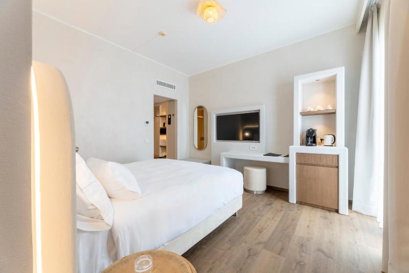 Hi Hotels Sirmione - Heated Lakeview Pool - image 47