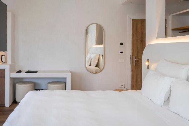 Hi Hotels Sirmione - Heated Lakeview Pool - image 11