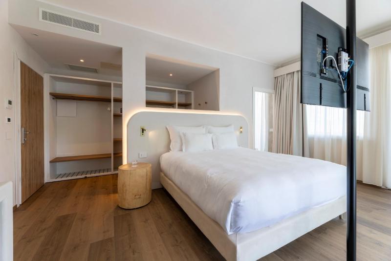 Hi Hotels Sirmione - Heated Lakeview Pool - image 7