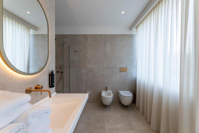 Hi Hotels Sirmione - Heated Lakeview Pool - image 43