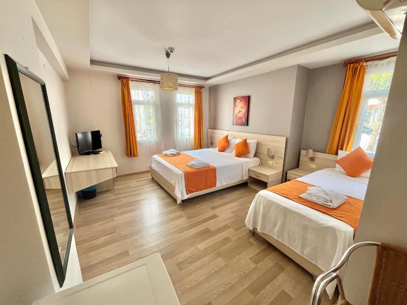 Standard Triple Room image 3