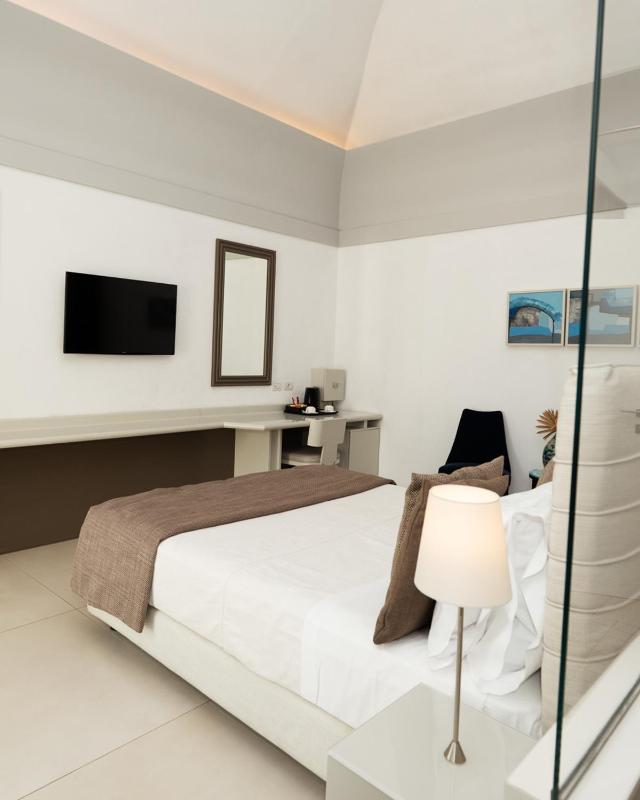 Deluxe Suite image 3