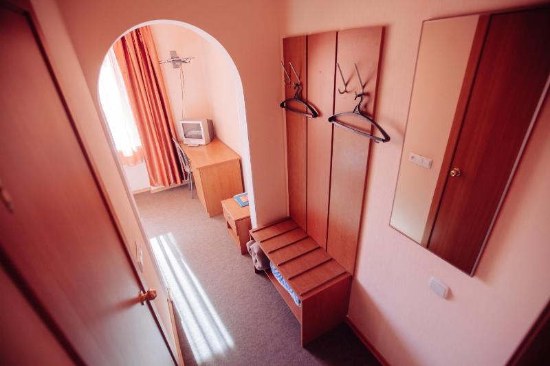 Small Single Room image 3