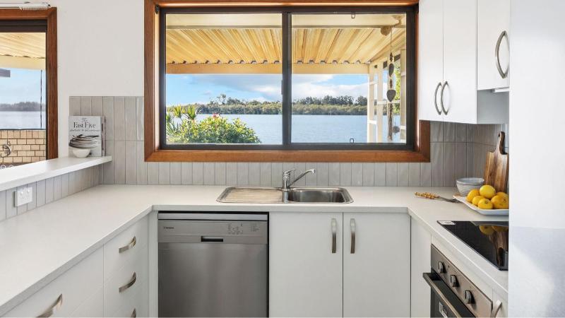 Peninsula Court Unit 10 - Waterfront Unit with Pool & River Views - Holiday Yamba - image 13