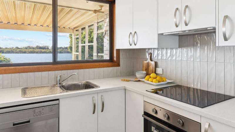 Peninsula Court Unit 10 - Waterfront Unit with Pool & River Views - Holiday Yamba - image 6