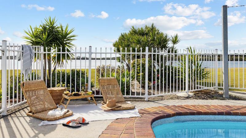 Peninsula Court Unit 10 - Waterfront Unit with Pool & River Views - Holiday Yamba - image 1