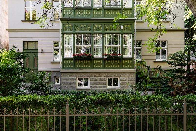 One-Bedroom Apartment - 51/1d Haffnera Street image 1