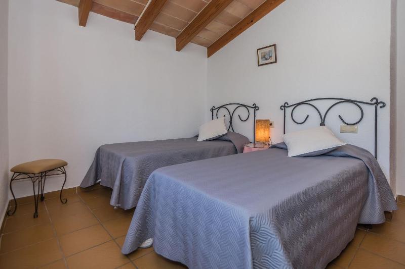 Five-Bedroom House image 3