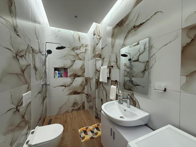 Sunset Shore Apartment - image 16